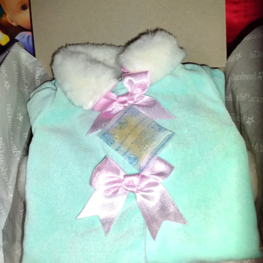 AMERICAN Girl Doll Fancy Velvet Mint Green Pink Bows Fur Cuffs Collar Bottom NWT - Picture 4 of 10